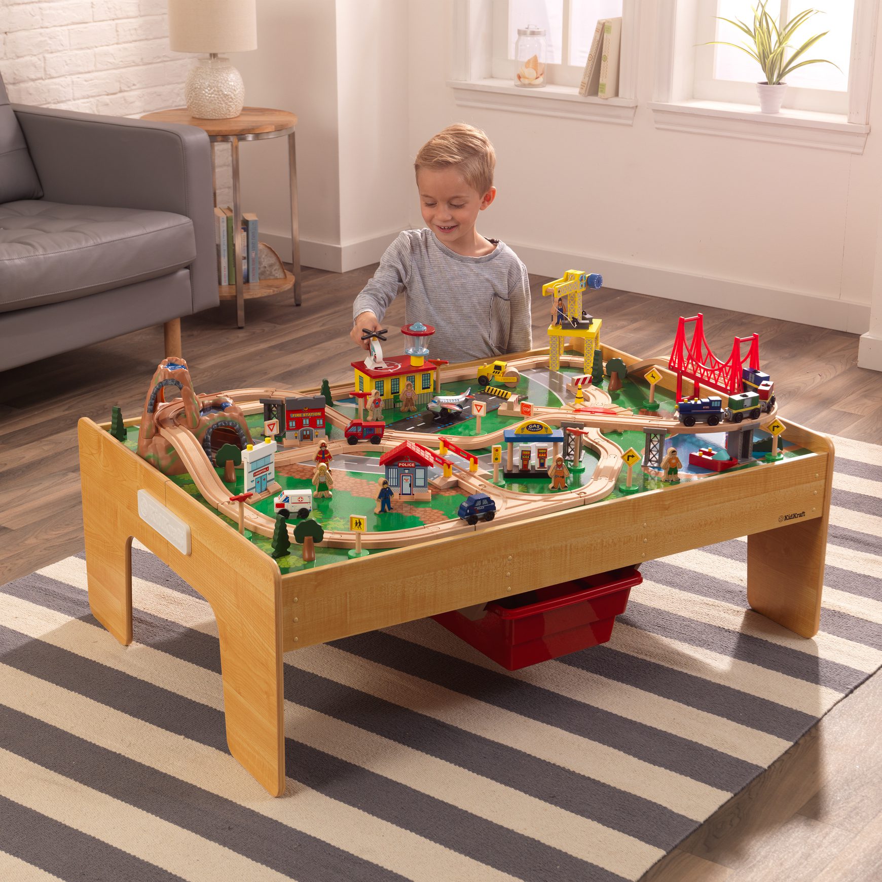 adventure-town-railway-set-table3 adventure-town-railway-set-table3