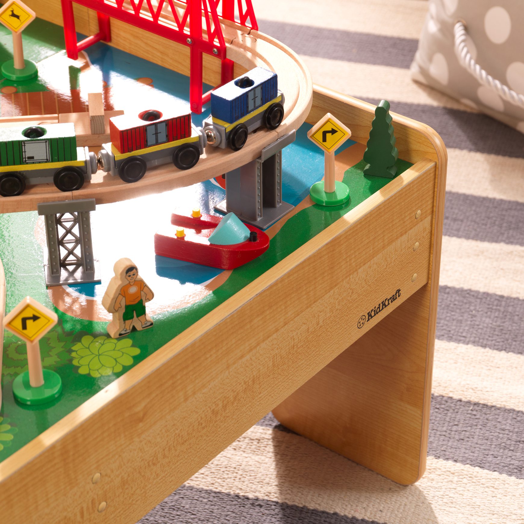 adventure-town-railway-set-table6 adventure-town-railway-set-table6
