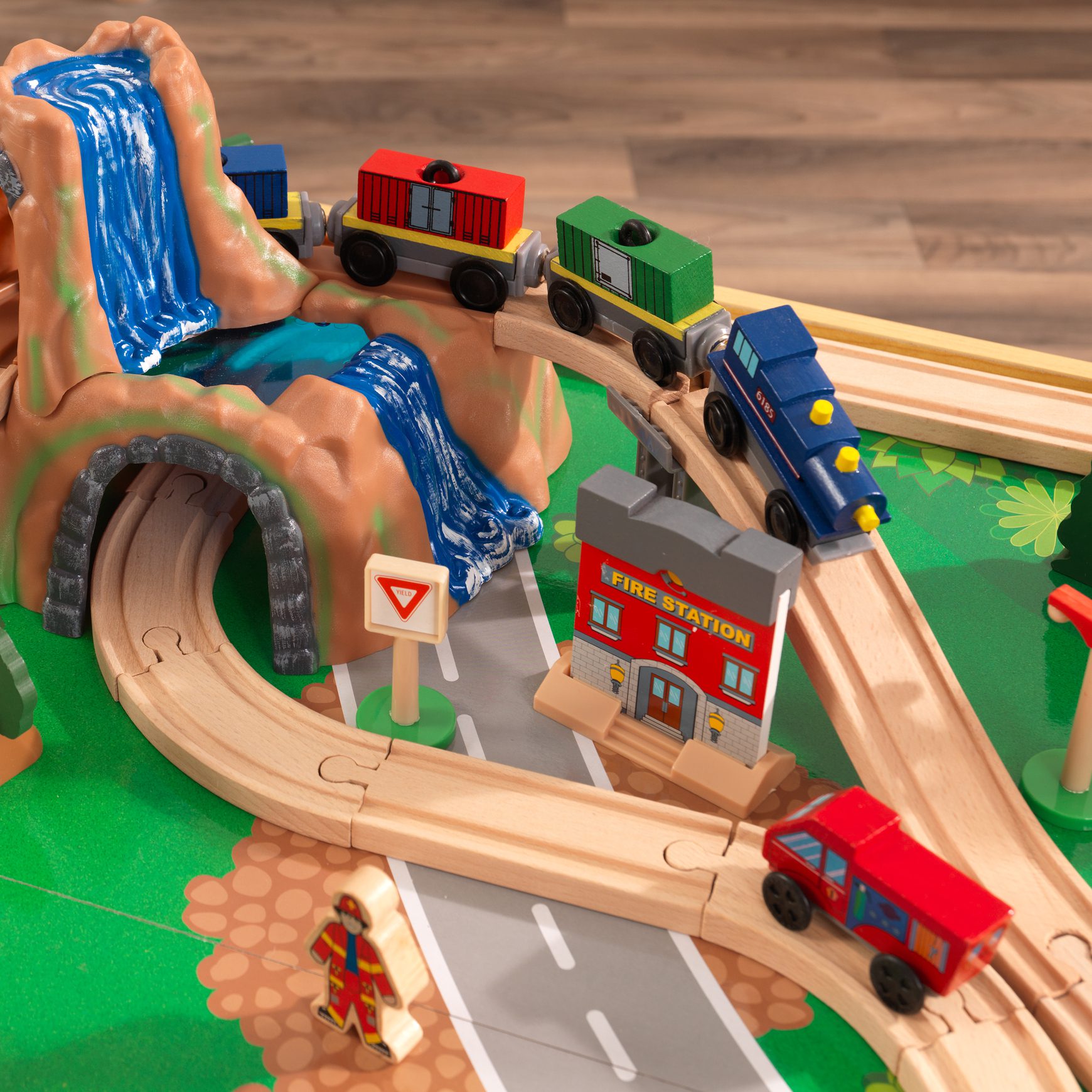 adventure-town-railway-set-table9 adventure-town-railway-set-table9