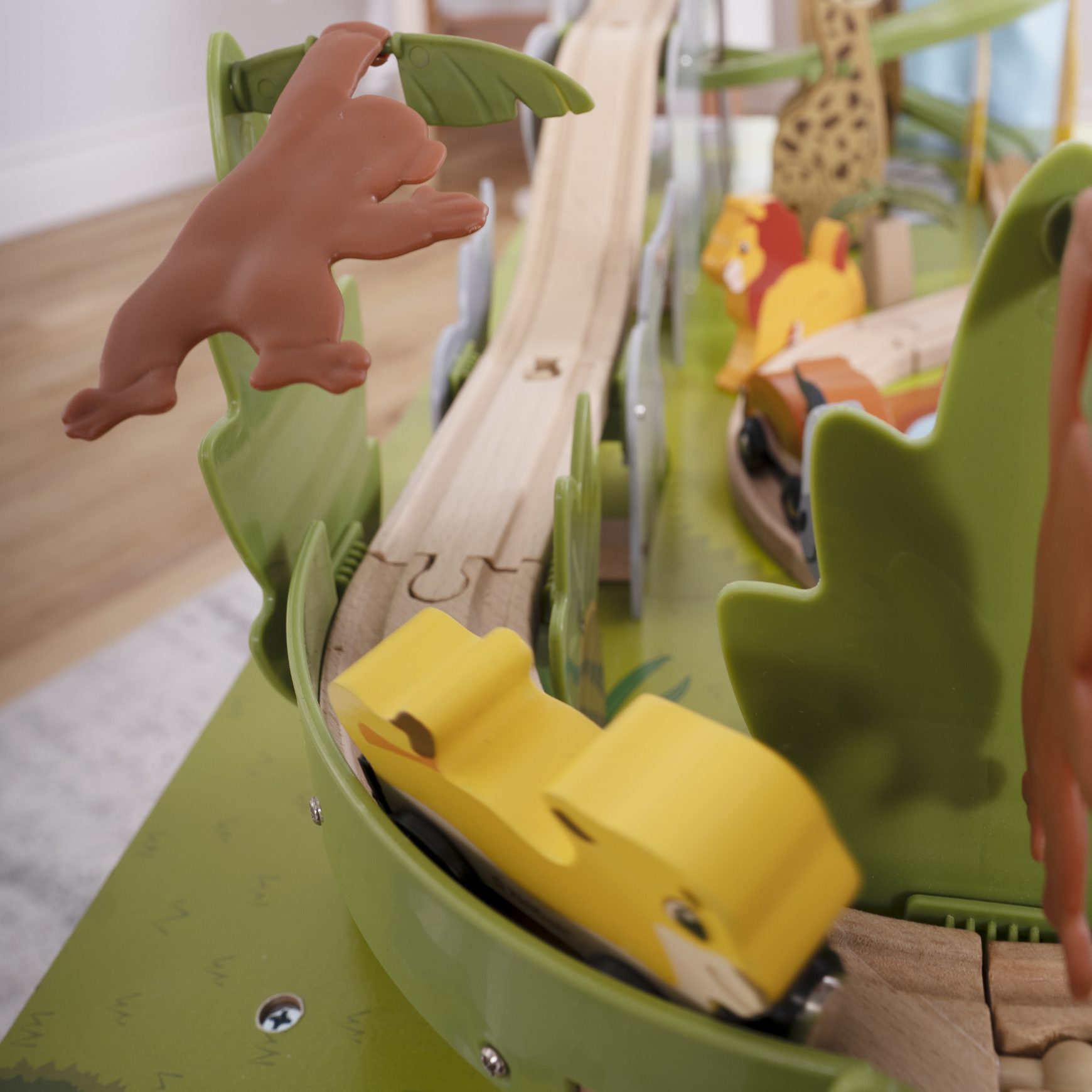 adventure-tracks-safari-run-play-table3 adventure-tracks-safari-run-play-table3