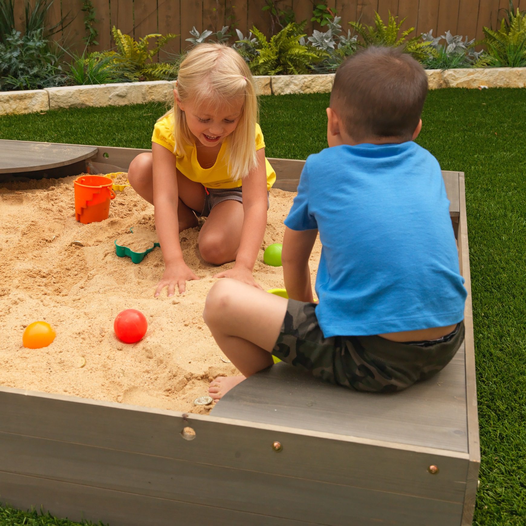 backyard-sandbo-gray8 backyard-sandbo-gray8