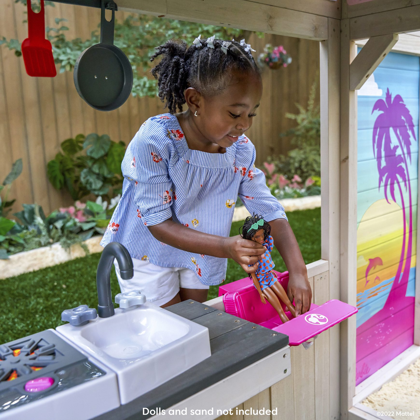 barbie-seaside-wooden-outdoor-playhouse3 barbie-seaside-wooden-outdoor-playhouse3