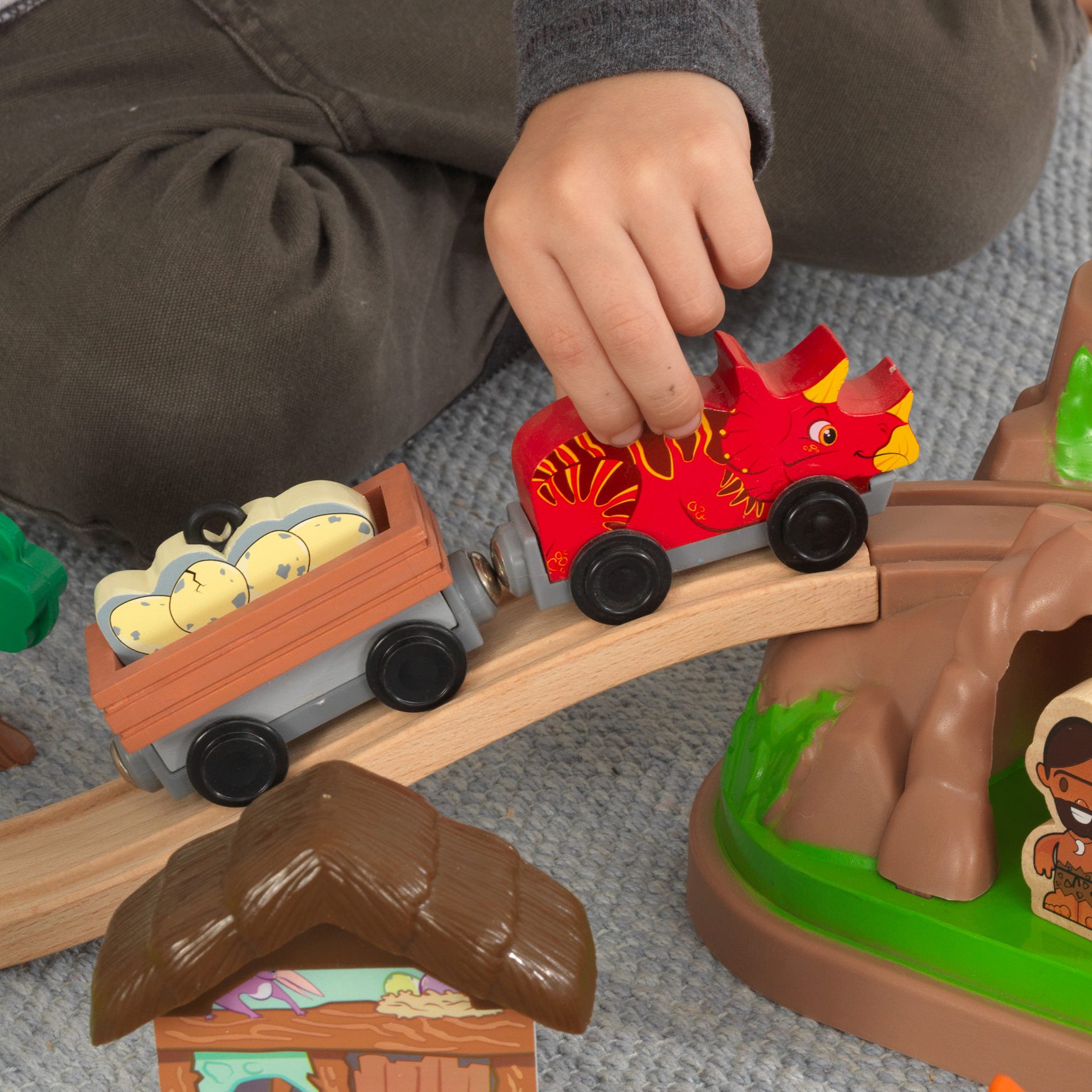 dinosaur-bucket-top-train-set5 dinosaur-bucket-top-train-set5