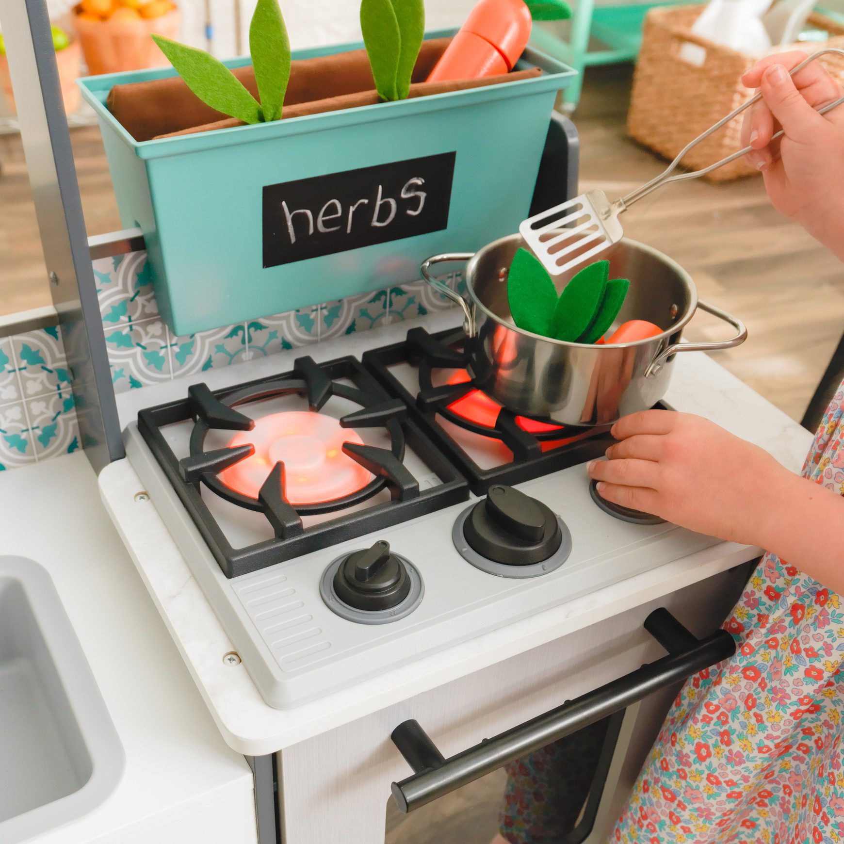 garden-gourmet-play-kitchen-with-ez-kraft-assembly7 garden-gourmet-play-kitchen-with-ez-kraft-assembly7