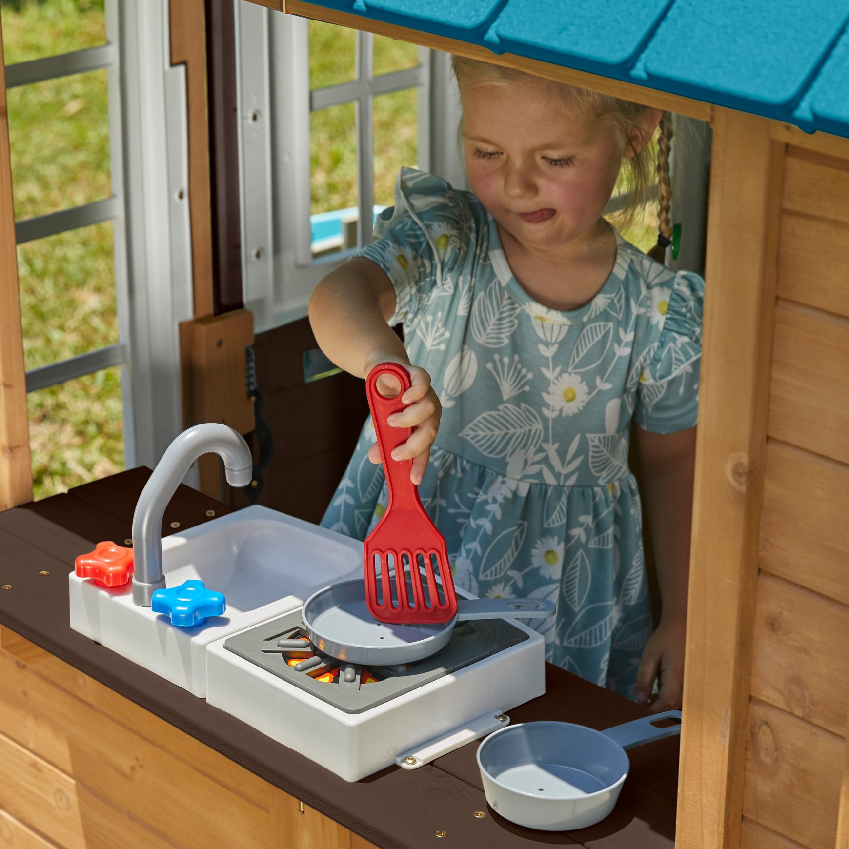 lakeside-bungalow-playhouse-fsc6 lakeside-bungalow-playhouse-fsc6