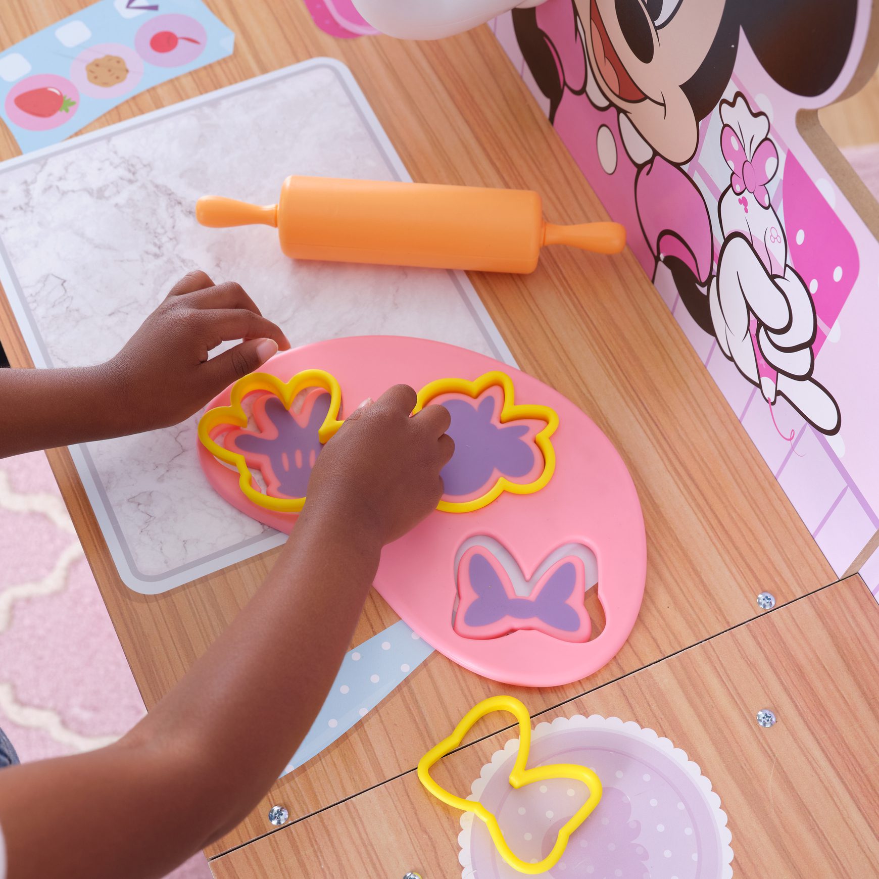 minnie-mouse-bakery-cafe8 minnie-mouse-bakery-cafe8