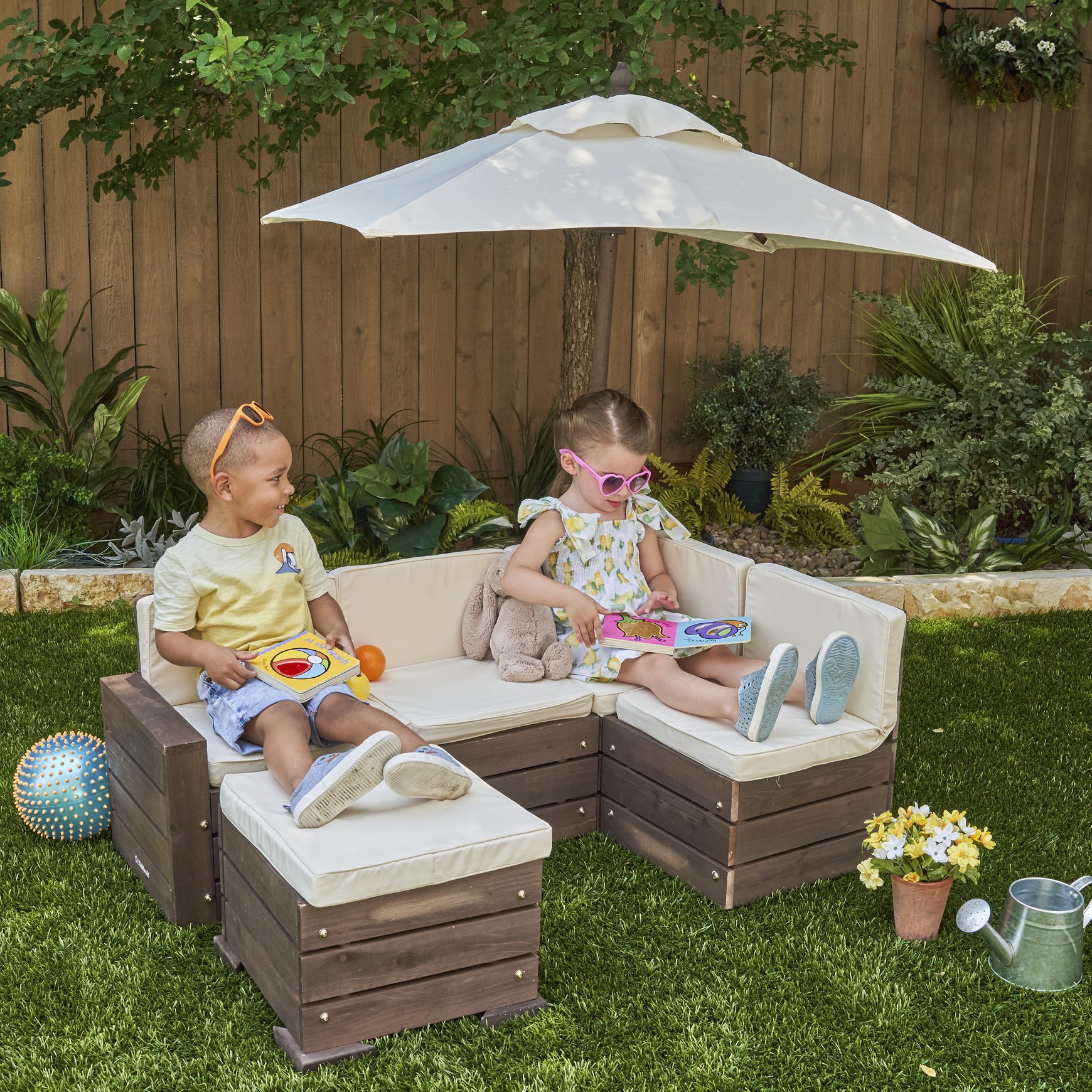 outdoor-sectional-ottoman-umbrella-set-bear-brown-beige1 outdoor-sectional-ottoman-umbrella-set-bear-brown-beige1