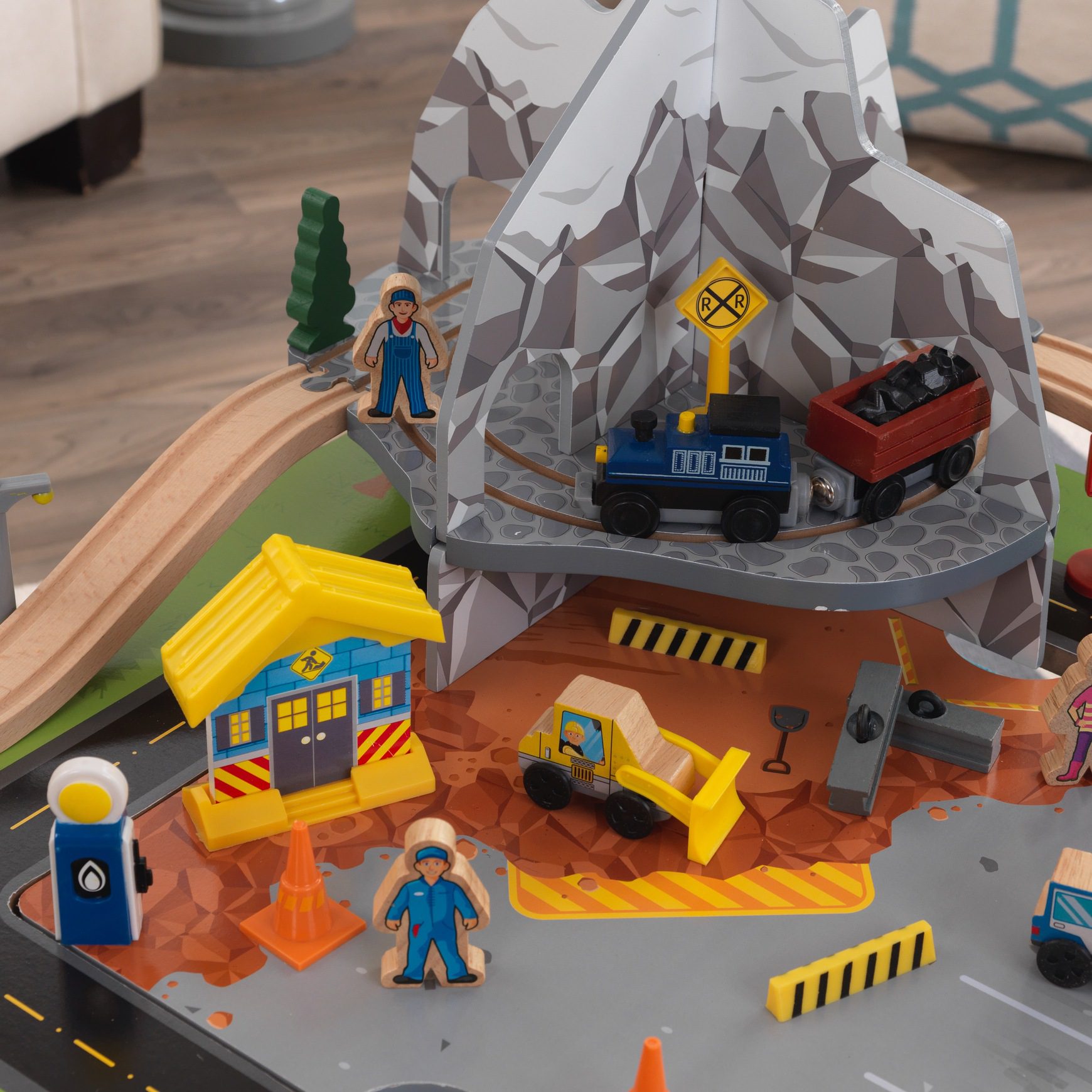 rocky-mountain-train-set-table8 rocky-mountain-train-set-table8